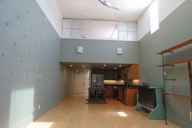Building Photo - Huge Two Bedroom Condo in the Highly Desirable Neighborhood -  Dog Patch