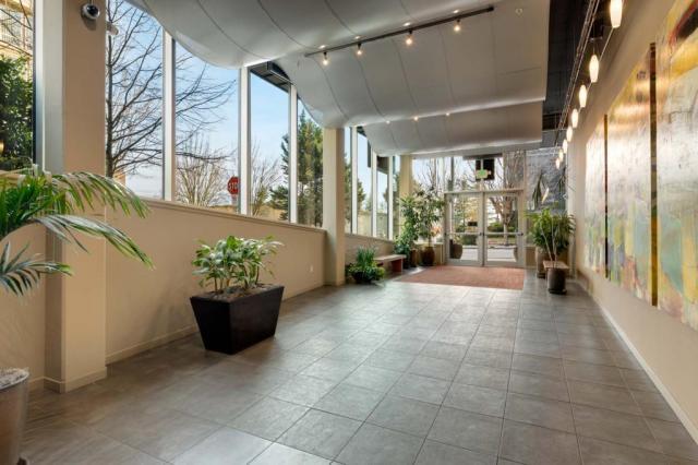 Building Photo - 2 bedroom in Seattle WA 98121