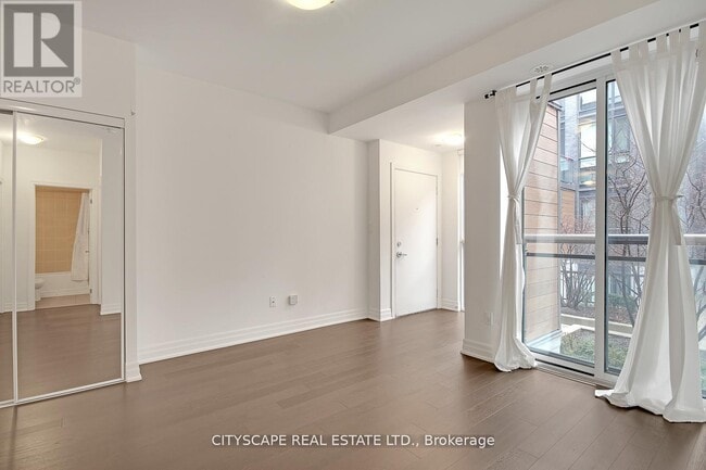 Photo du bâtiment - 380 Wallace Ave