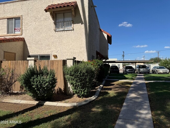 Foto del edificio - 8861 N 12th Pl