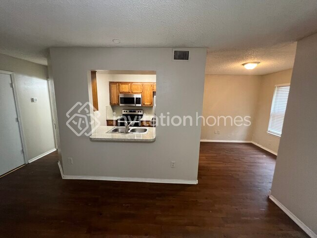 Foto del edificio - 1562 Sunset Village Dr