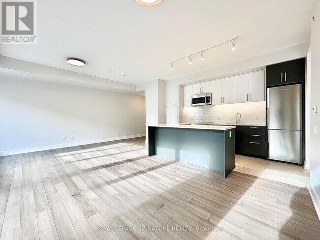 Photo du bâtiment - 2525 Bathurst St