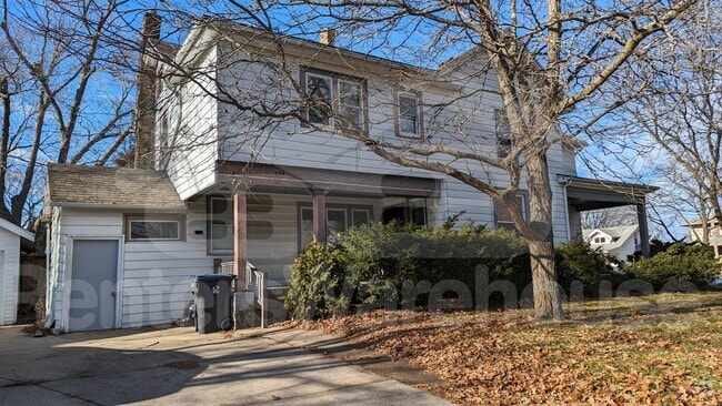 Building Photo - 104 Waverly Pl