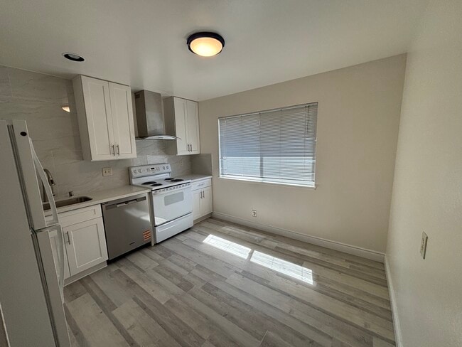 Building Photo - 643 Bolton Ct