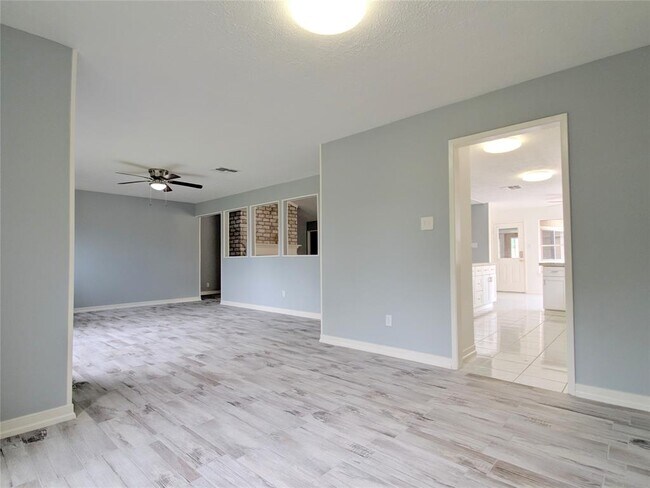 Building Photo - 10119 Sagegate Dr