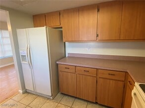 Building Photo - 906 SE 14th Terrace