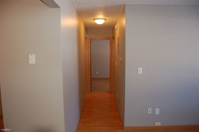 Building Photo - 2 br, 1 bath  - 902 N Dodge St Apt A6