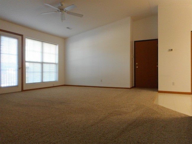 Building Photo - 6615 Creekside Dr NE