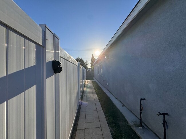 Foto del edificio - 6635 Vanguard Ave