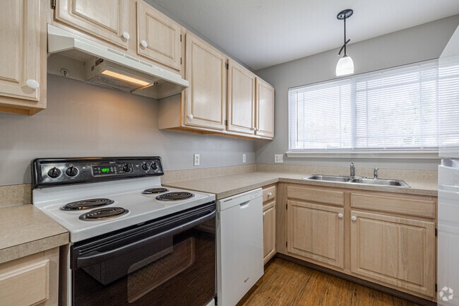 2BR, 1BA - 1,056SF - Kitchen - Manitou Woods