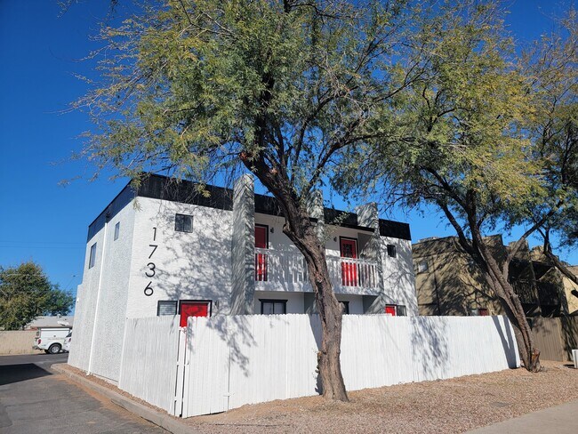Building Photo - 1736 E Pepper Cir