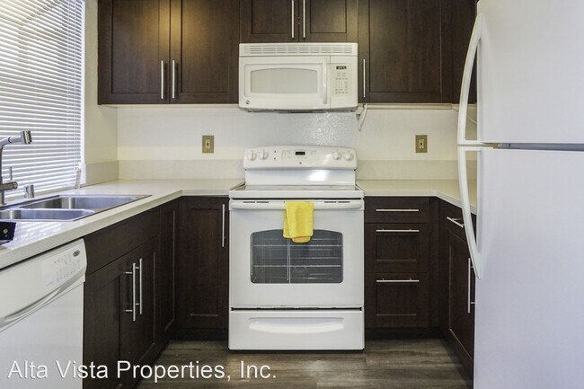 Building Photo - 2 br, 2 bath House - 8878 Regents Rd #203