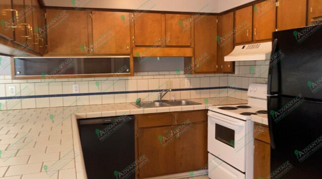 Building Photo - 4 Bedrooms in Smoking Oaks