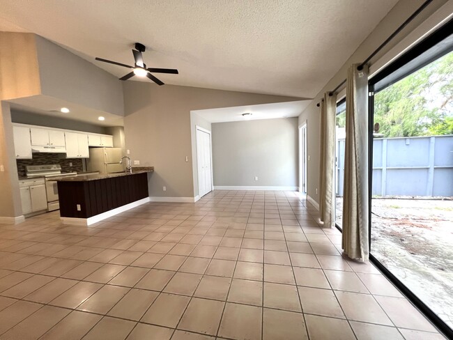 Building Photo - 1077 Goldenrod Rd