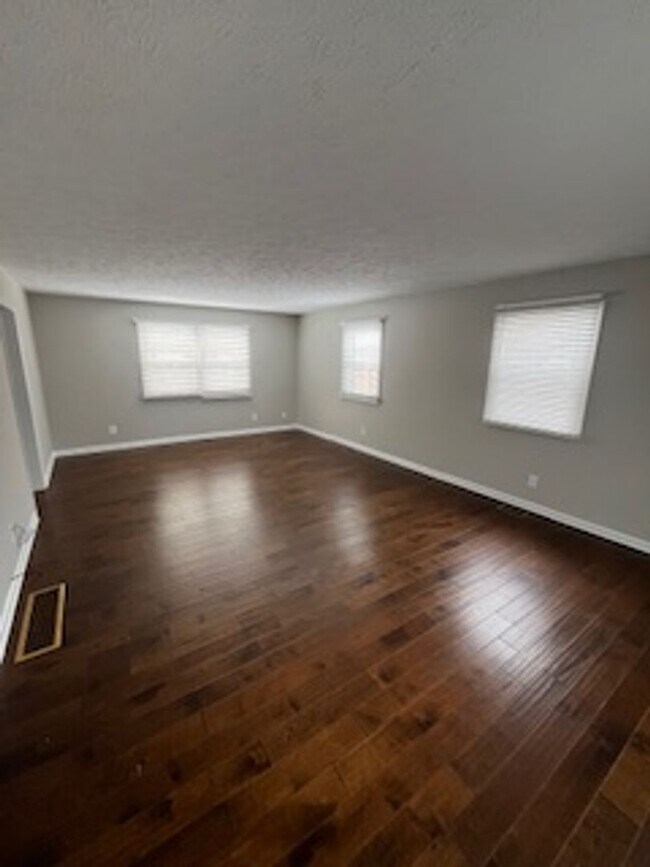 Foto del edificio - 2212 E Queens Way