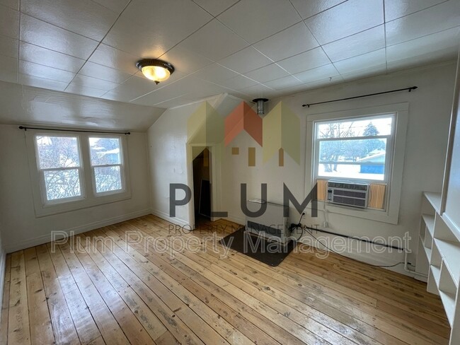 Building Photo - 807 Bulwer St