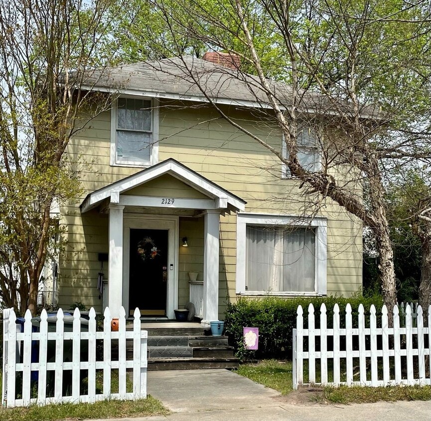 Building Photo - sant2129