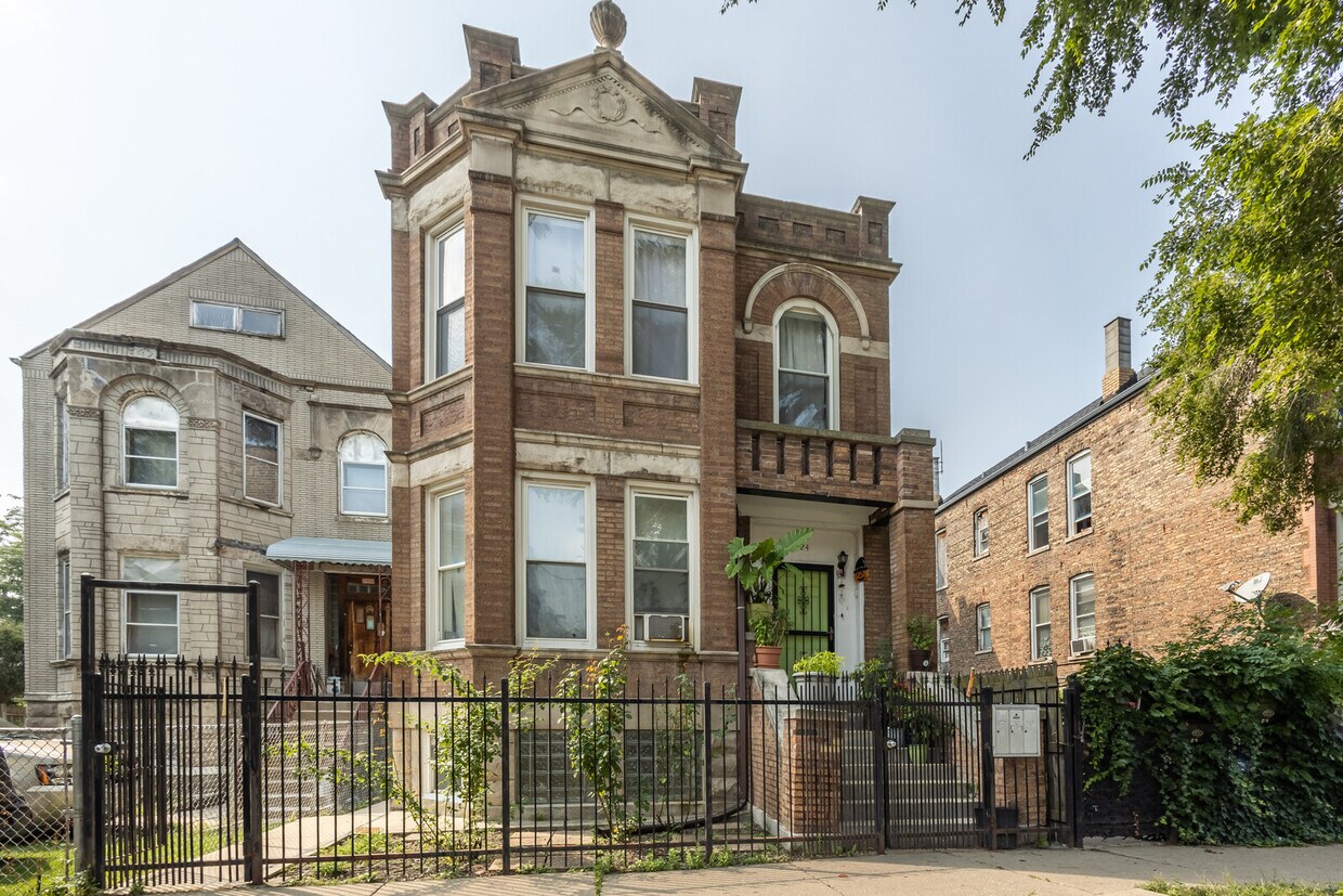 2424 S Sawyer Ave Unit 2, Chicago, IL 60623 Condo for Rent in Chicago