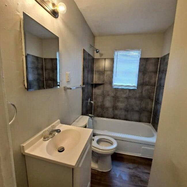 Foto del edificio - 2657 Whitman Ave