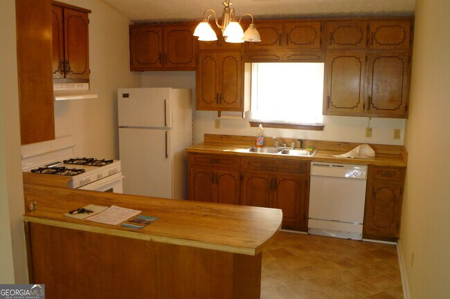 Building Photo - 6627 Bent Creek Dr