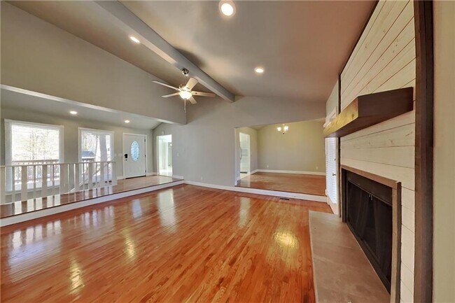 Building Photo - 2453 Lorrie Dr