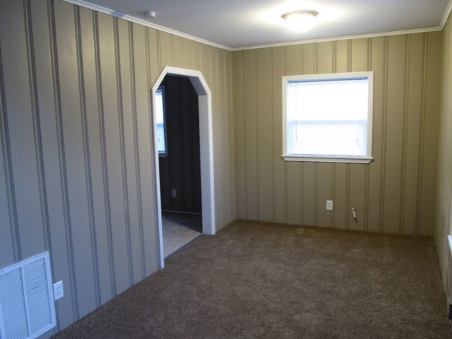 Building Photo - 10704 Hickman Mills Drive