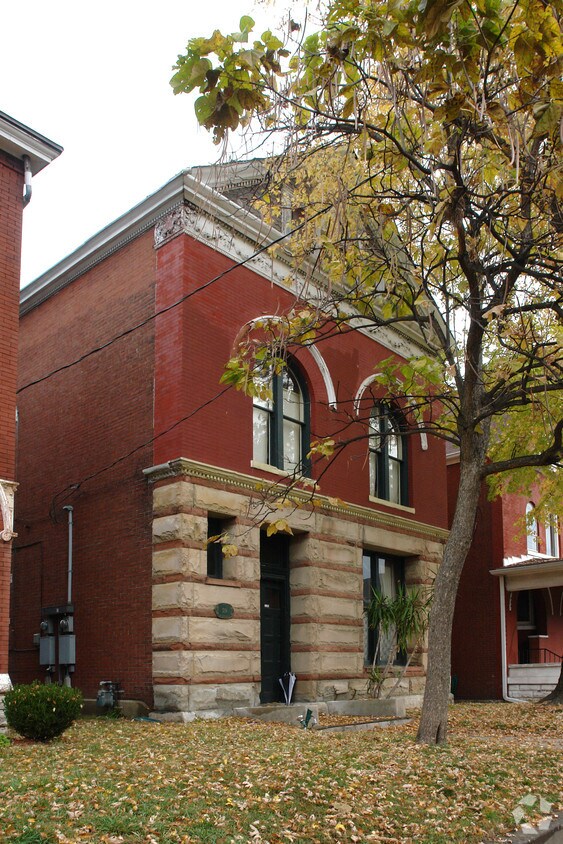 Primary Photo - 539 W St Catherine St