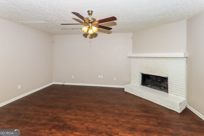 Building Photo - 8912 Saddlewood Dr