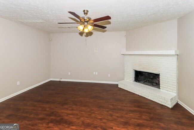 Foto del edificio - 8912 Saddlewood Dr