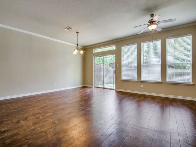 Foto del edificio - 5851 Clearwater Ct