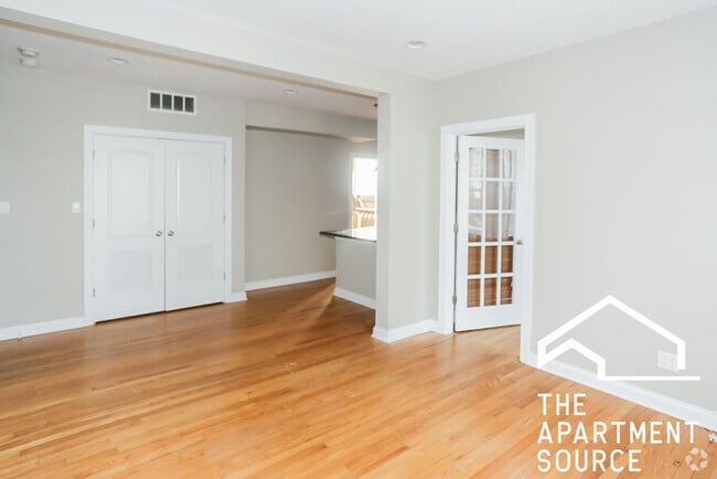 Building Photo - 3810 N Marshfield Ave