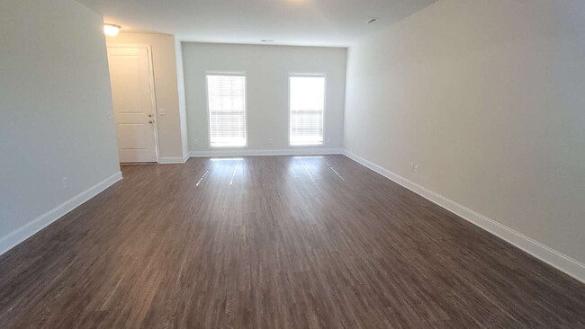 Foto del edificio - "Spacious 4-Bedroom Retreat with Modern Gr...