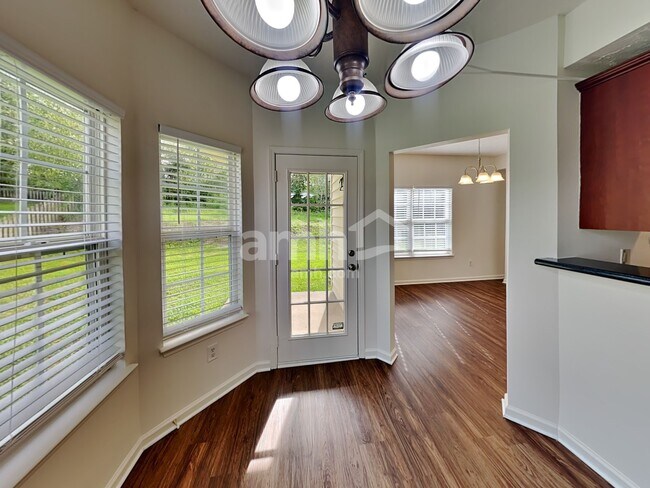 Foto del edificio - 2312 Haskell Dr