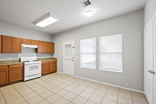 Foto del edificio - 18750 Sandelford Dr