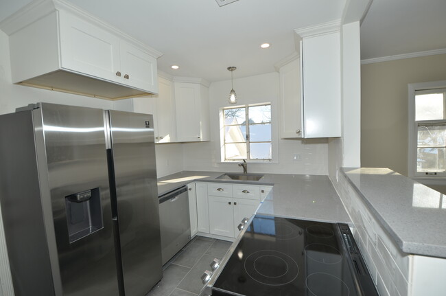 Building Photo - 2038 Sherman Ave