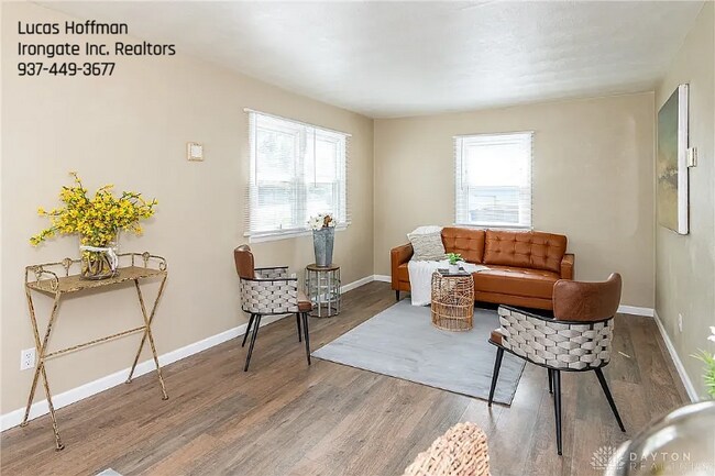 Foto del edificio - 4337 Woodcliffe Ave