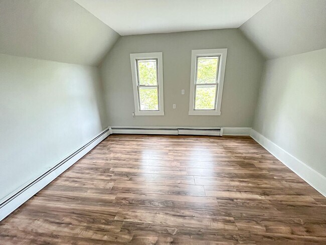 Foto del edificio - Beautiful East Rock Apt Near Modern Pizza!