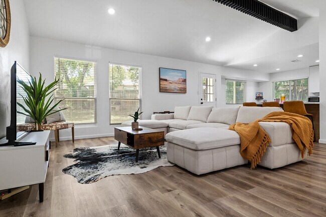 Foto del edificio - 5002 Galen Ct