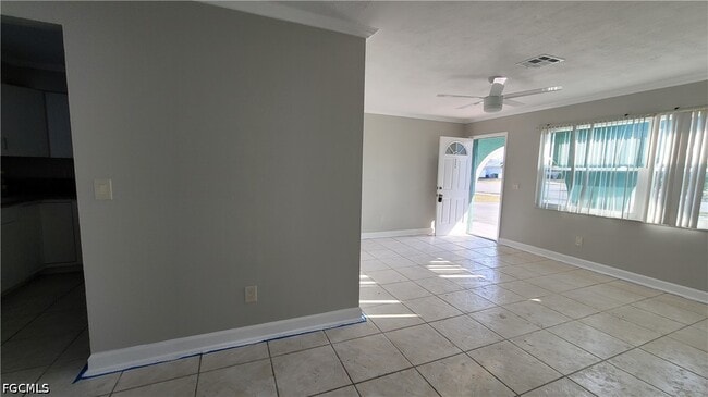 Building Photo - 4404 Santa Barbara Blvd S