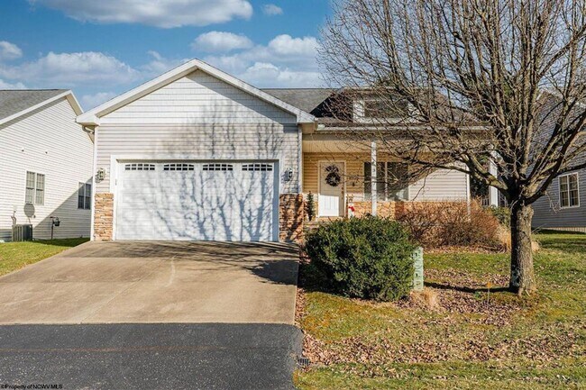 Foto del edificio - Cheat Lake - 3 bedroom, 2 bathroom Home - ...
