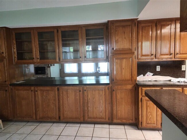 Building Photo - 1704 Hermitage Dr