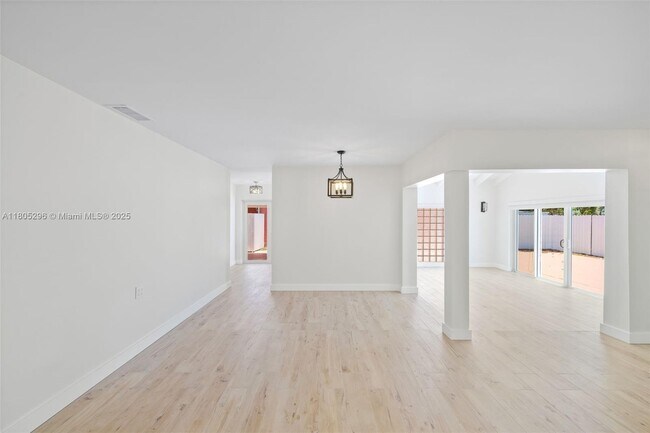 Building Photo - 11600 SW 33rd Terrace