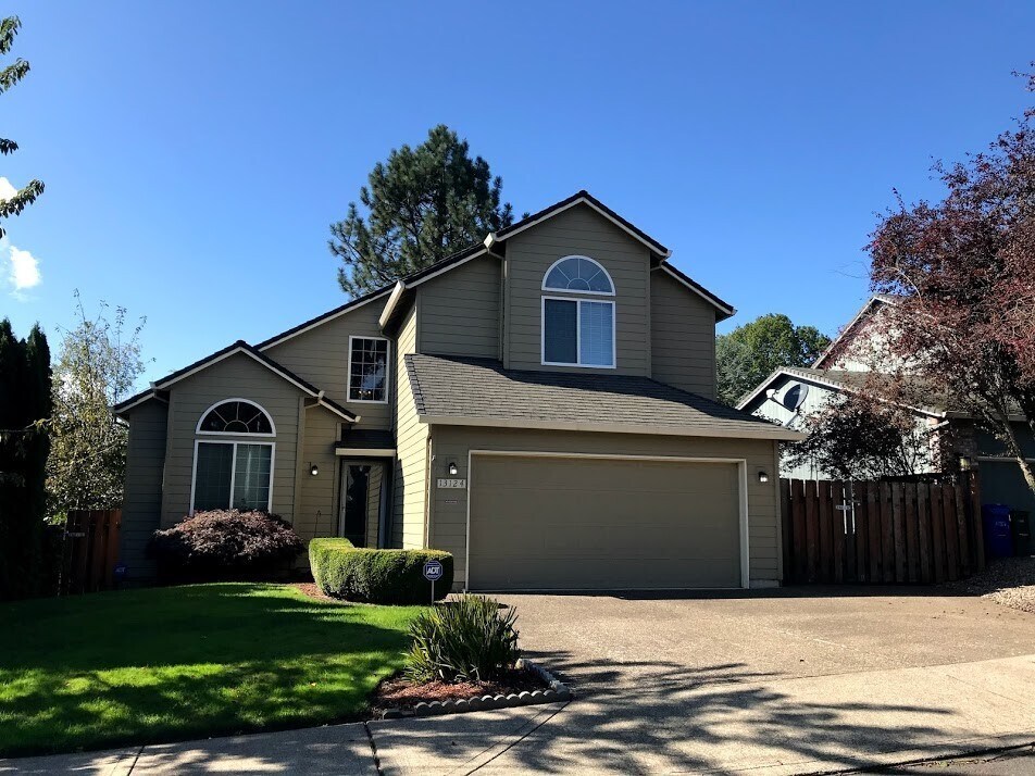 Well-Maintained 3 Bedroom Home Close to C... - Well-Maintained 3 Bedroom  Home Close to C...