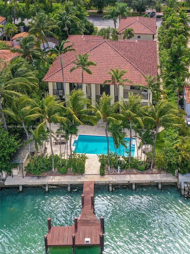 Foto del edificio - 5655 Pine Tree Dr