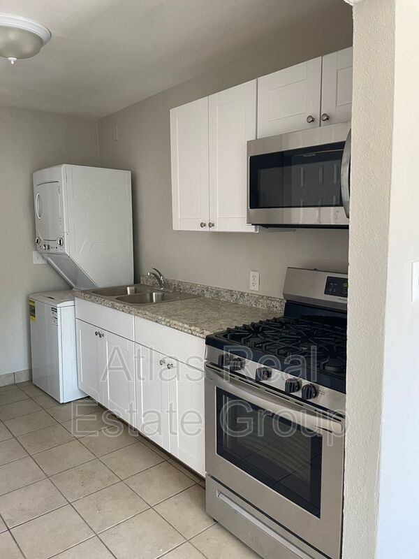 Building Photo - 1741 W Desert Cove Ave