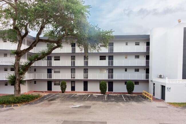 Foto del edificio - 447 NE 195th St