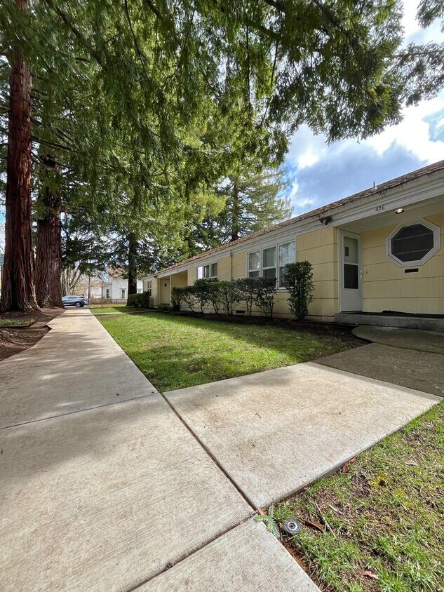 Foto del edificio - 1014 Lawrence St