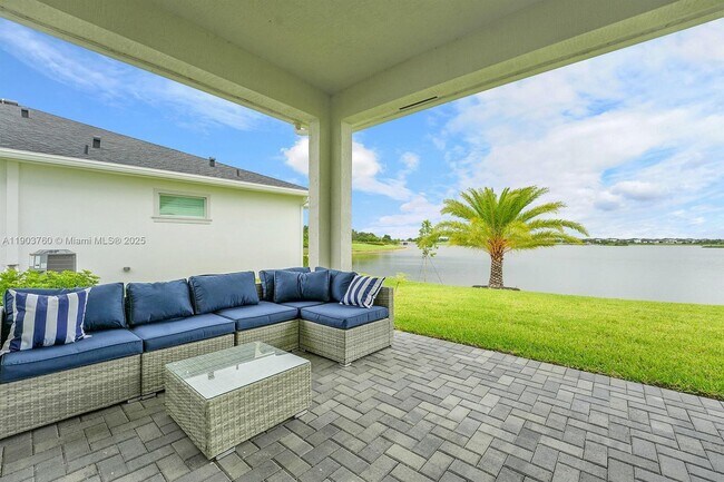 Building Photo - 601 Hookline Cir