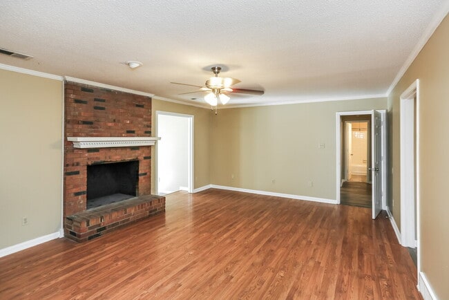 Foto del edificio - 8123 Cairn Dr