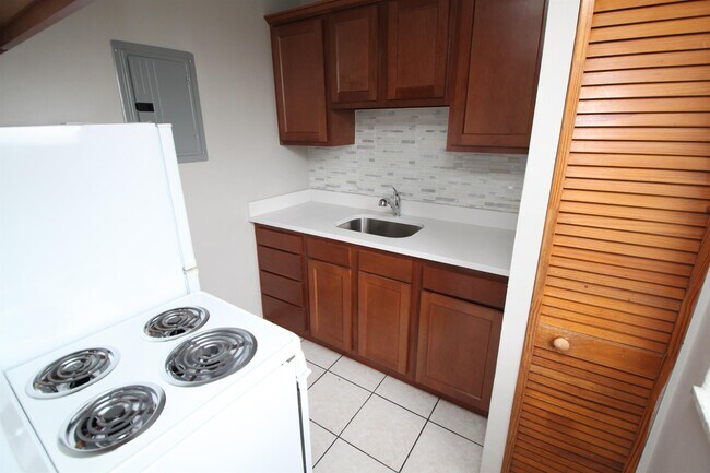 Building Photo - 460 McKnight Cir
